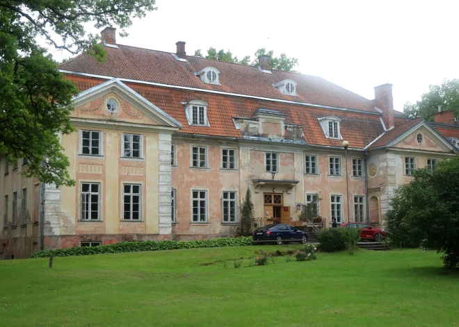 Greznajā Ozolmuižas pilī top iespaidīgs kultūras "cietoksnis" - Latviešu mūzikas centrs