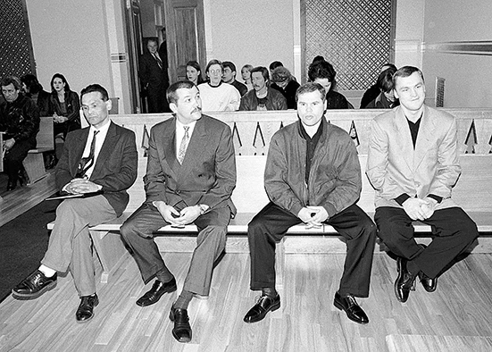 Izspiešanas krimināllietas izskatīšana LR Augstākajā tiesā. No kreisās: Sergejs Korizno, Ivans Haritonovs, Aleksandrs Korobeiko un Genādijs Vaļagins. 1998. gads.