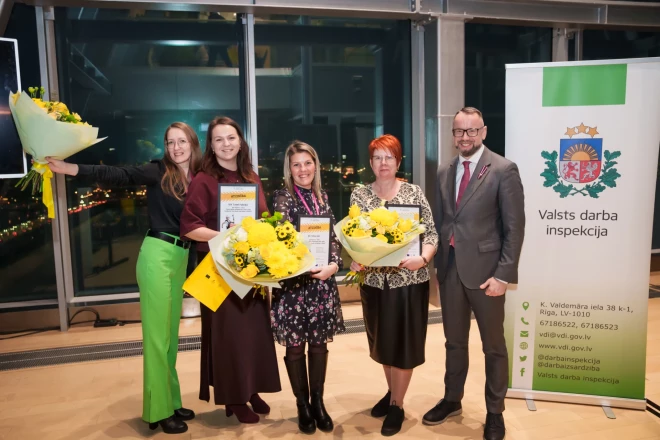 Представители награжденной компании и Государственной трудовой инспекции.