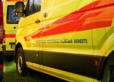 Mediķi: nav konstatēts palielināts traumatisms sakarā ar slidenām ietvēm un mainīgiem laikapstākļiem 