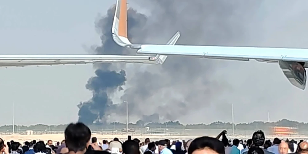 Indijas iznīcinātājs nogāzies Dubaijas aviošovā