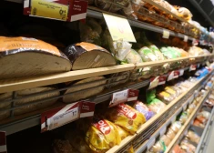 No nākamā gada maizei, pienam un svaigai putnu gaļai piemēros samazinātu 12% PVN