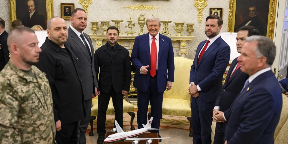Zelenskis ar ASV viceprezidentu un armijas ministru pārrunā Vašingtonas miera piedāvājumu.