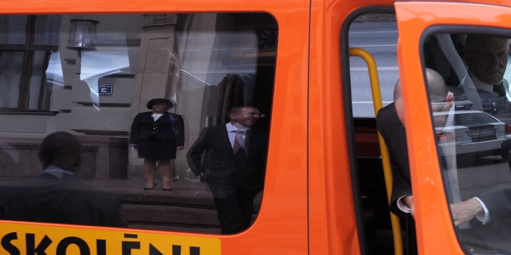 Salaspilī izvērties konflikts starp domi un vecākiem – nepamatoti pacelts līdzmaksājums par skolēnu transportu.