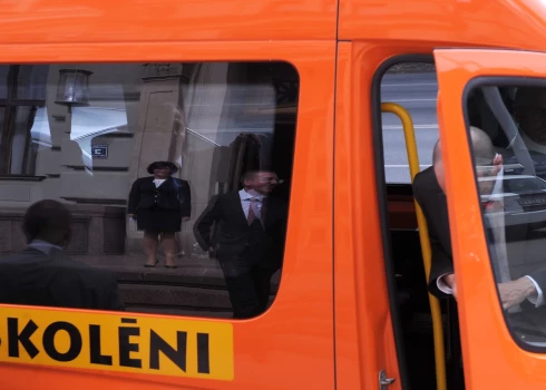 Salaspilī izvērties konflikts starp domi un vecākiem – nepamatoti pacelts līdzmaksājums par skolēnu transportu.