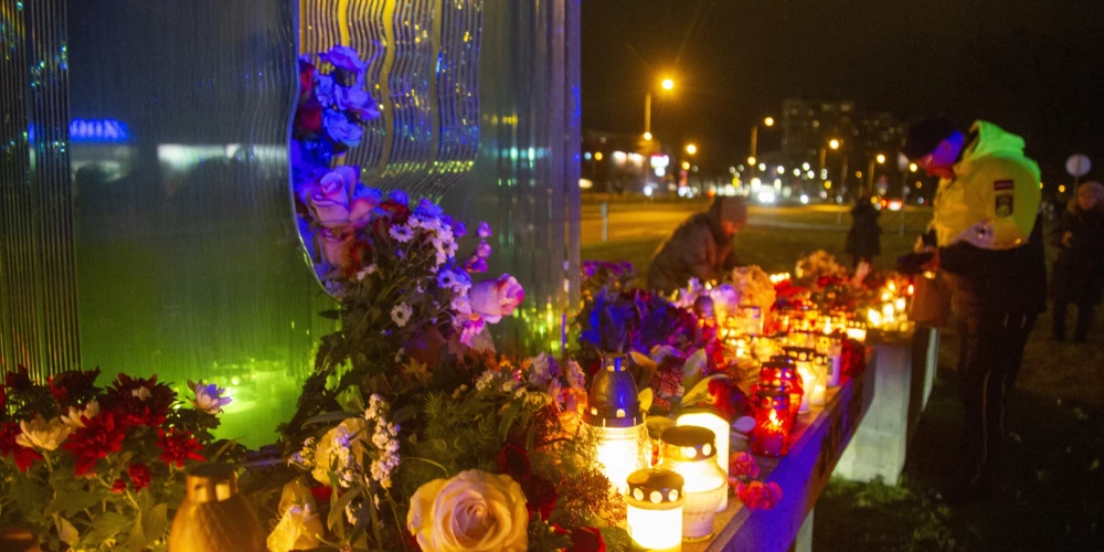 Rīgā tiek pieminēti 2013. gada 21. novembrī Zolitūdes traģēdijā bojāgājušie.