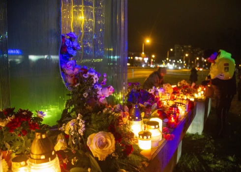 Rīgā tiek pieminēti 2013. gada 21. novembrī Zolitūdes traģēdijā bojāgājušie.
