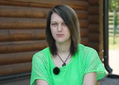 "Ērkšķu šova" Laura atklāj, ka skolas laikā žņaugusi vienaudzi, jo nav spējusi valdīt emocijas