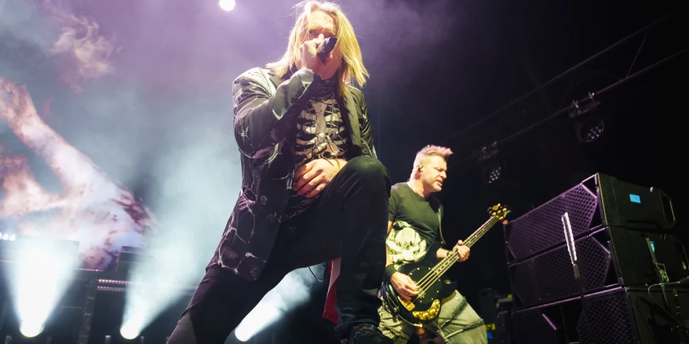 Rīgā uzstājās “Three Days Grace”.