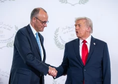 Mercs kļūst par pirmo Eiropas līderi, kas ar Trampu apspriež ASV piedāvāto miera plānu Ukrainai