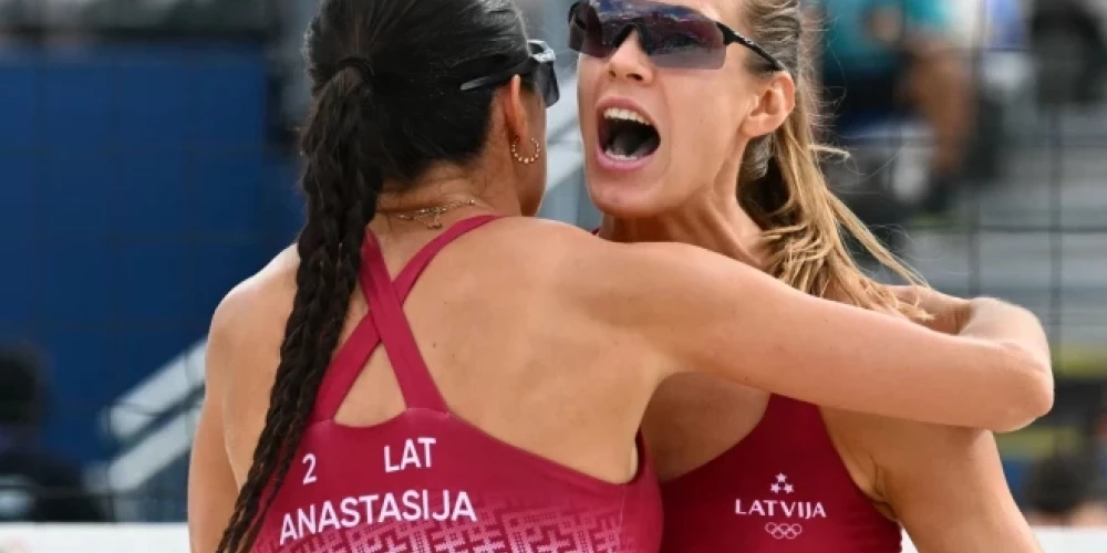 Graudiņa un Samoilova, kuras turnīrā ir izsētas ar piekto numuru, pusfinālā ar 2-0 (21:10, 21:16) pārliecinoši uzvarēja turnīra galvenās favorītes Tamelu Koradello un Viktoriju Lopesu no Brazīlijas.