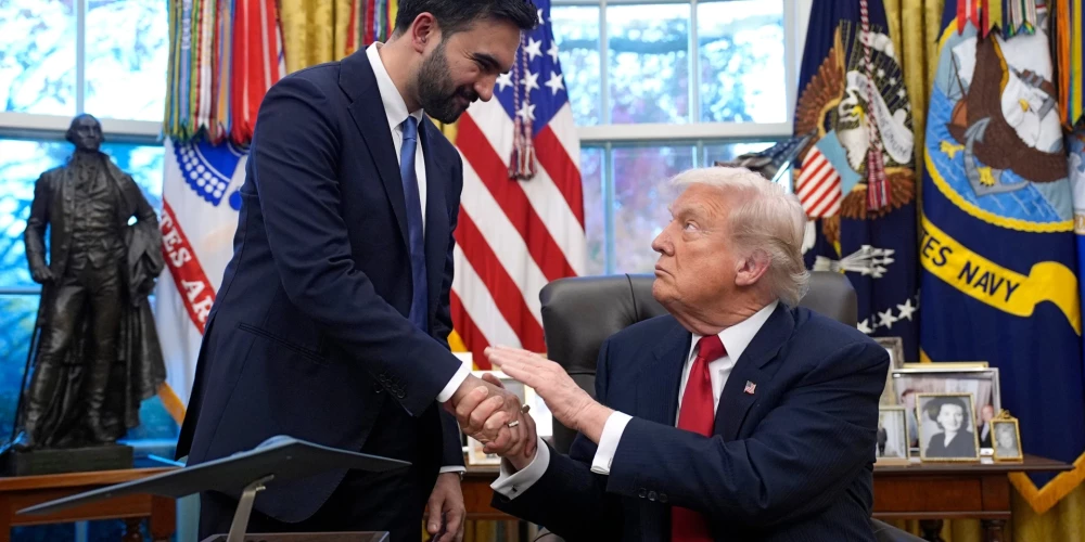 ASV prezidents Donalds Tramps un jaunievēlētais Ņujorkas mērs Zohrans Mamdani piektdien tikās Baltajā namā.