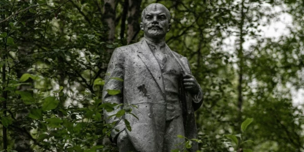 Советские граждане могли путешествовать, однако для большинства это ограничивалось границами самого СССР, в крайнем случает - ближайшими социалистическими странами.