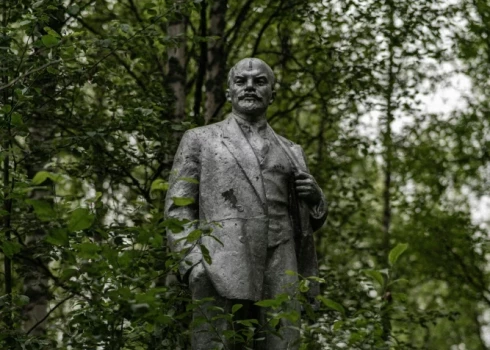 Советские граждане могли путешествовать, однако для большинства это ограничивалось границами самого СССР, в крайнем случает - ближайшими социалистическими странами.