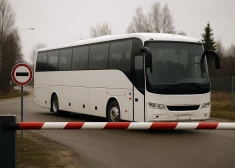 Рейсы в Россию и Беларусь продолжают возить тысячи людей.