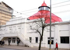 Рижский цирк и дефибрилляторы: куда уйдет сэкономленный миллион евро из бюджета Министерства культуры