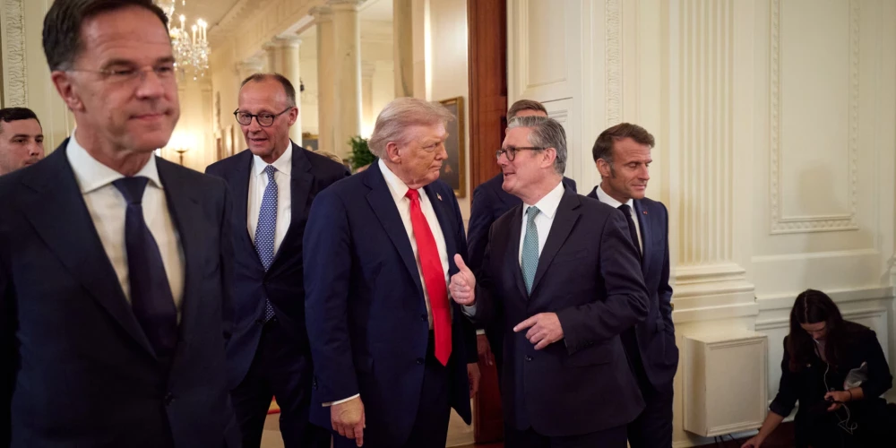 Lielbritānijas premjerministrs Kīrs Stārmers apspriedis brauciena iespēju ar galvenajiem Eiropas līderiem - Francijas prezidentu Emanuelu Makronu, Vācijas kancleru Frīdrihu Mercu un Itālijas premjerministri Džordžu Meloni.