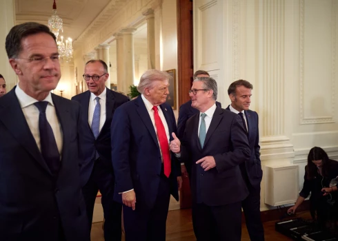 Lielbritānijas premjerministrs Kīrs Stārmers apspriedis brauciena iespēju ar galvenajiem Eiropas līderiem - Francijas prezidentu Emanuelu Makronu, Vācijas kancleru Frīdrihu Mercu un Itālijas premjerministri Džordžu Meloni.