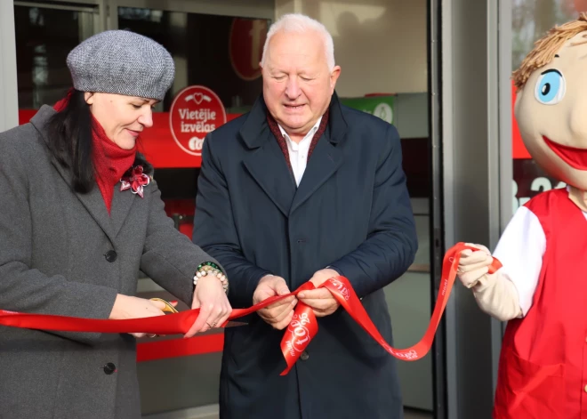 imbažu novada Ozolainē atklāts jaunais veikals “top! Ozolaine”, kura svinīgo atvēršanu vadīja SIA “Madara 93” īpašnieks Andris Bērzkalns.