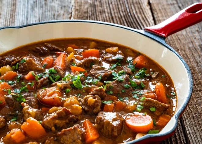 Ароматный гуляш на каждый день: просто, сытно, по-домашнему