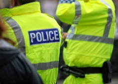 Aizdomās par slepkavību, aiztur 13 gadus vecu meiteni