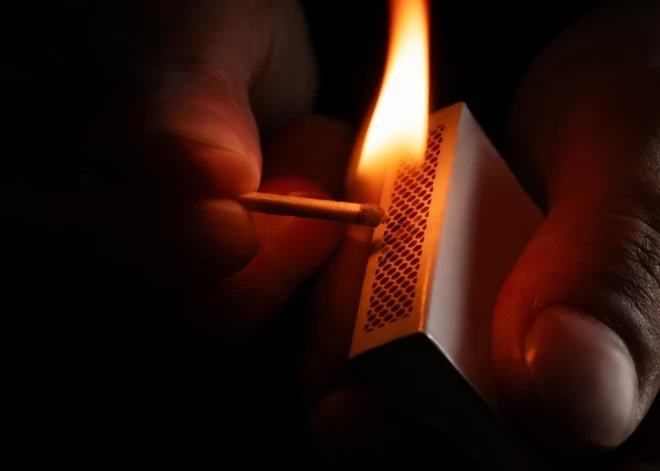 Teikā nodedzina soliņu: aiztur vīrieti ar neparastu hobiju