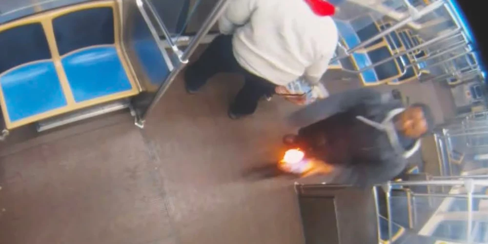 Неадекват вылил бензин на голову и тело жертвы, а затем догнал её, когда она попыталась убежать, и поджег.