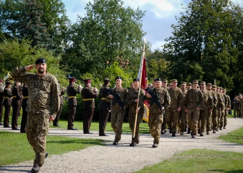 Otrdien, 25. novembrī, plkst. 15.00 militārajā bāzē “Kaugurmuiža” Valmierā notiks Zemessardzes 22. kaujas nodrošinājuma bataljona komandiera maiņas ceremonija.