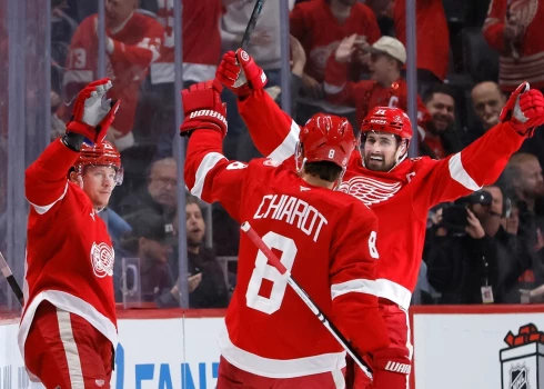 Mača izskaņā Detroitas "Red Wings" hokejisti nospēlēja pārliecinošāk.