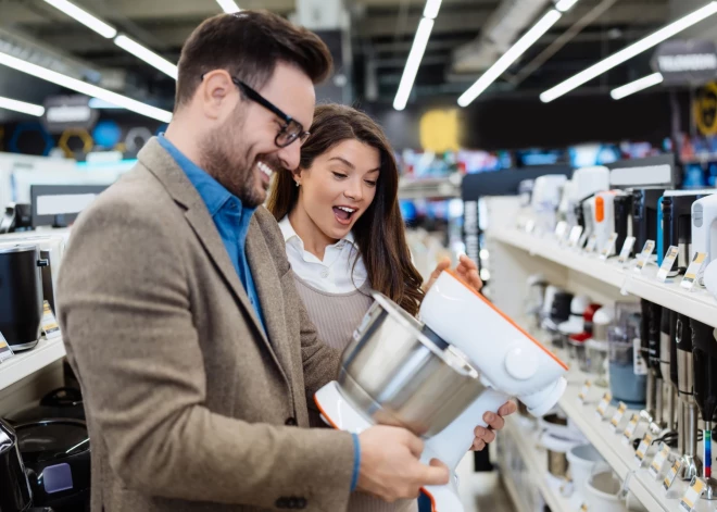 28 ноября пройдет Черная пятница - сколько жители Латвии планируют потратить в этот день скидок