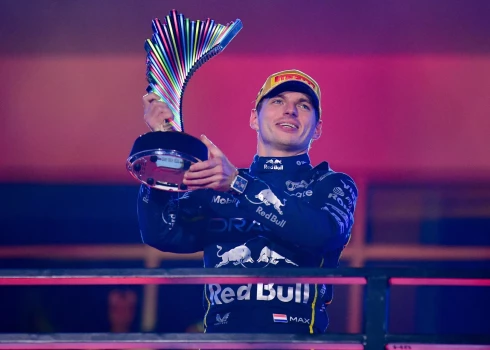 Makss Verstapens no "Red Bull" komandas sestdien uzvarēja Pirmās formulas pasaules čempionāta Lasvegasas "Grand Prix" posmā.