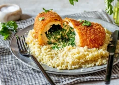 Золотистая корочка и тающее масло: как приготовить классическую котлету по-киевски