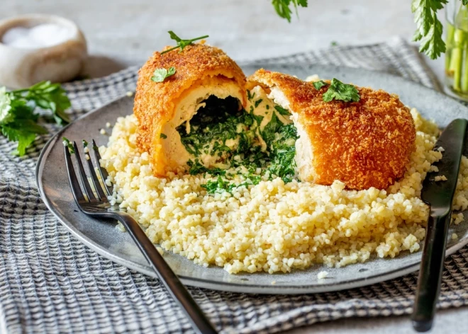 Золотистая корочка и тающее масло: как приготовить классическую котлету по-киевски