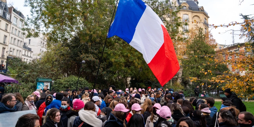 Francija protestē pret narkotiku tirgoņu vardarbību. 