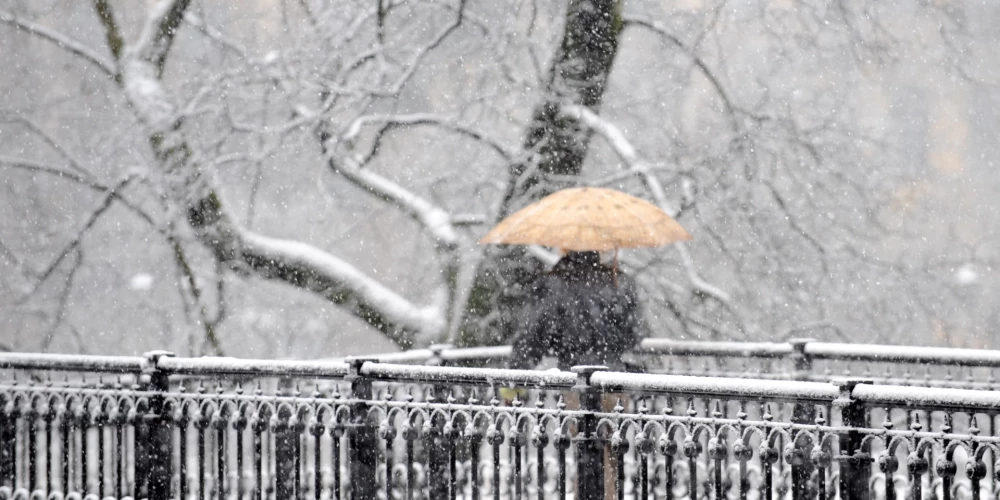 Pirmdien austrumu un centrālajos rajonos gaidāms sniegs. 