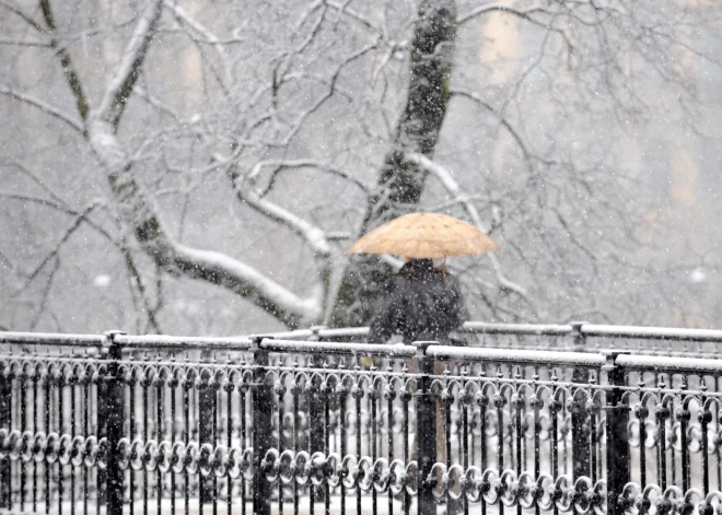 Pirmdien austrumu un centrālajos rajonos gaidāms sniegs