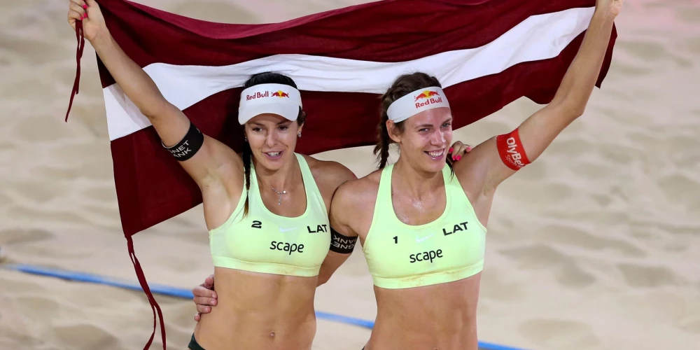 Latvijas duets Graudiņa/Samoilova uzvar pasaules čempionātā pludmales volejbolā.