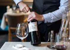 Международное жюри назвало лучшие винные рестораны Балтии - чем могут похвастаться заведения в Латвии?