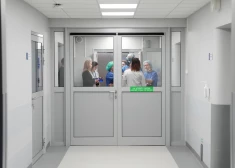 15,7 tūkstoši ārzemēs deklarētu Latvijas pilsoņu pērn ārstējās uz valsts rēķina — valdība gatavo ierobežojumus