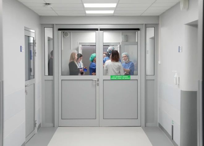 15,7 tūkstoši ārzemēs deklarētu Latvijas pilsoņu pērn ārstējās uz valsts rēķina — valdība gatavo ierobežojumus