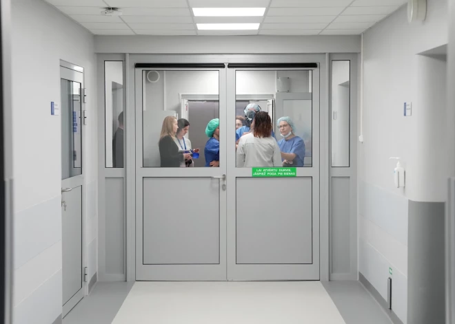 15,7 tūkstoši ārzemēs deklarētu Latvijas pilsoņu pērn ārstējās uz valsts rēķina — valdība gatavo ierobežojumus