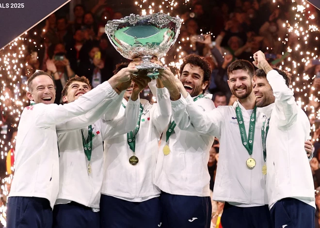 Itālijas tenisisti trešo reizi pēc kārtas uzvar Deivisa kausa izcīņā