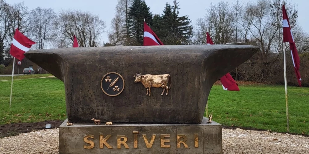 Скульптура конфеты Gotiņa.