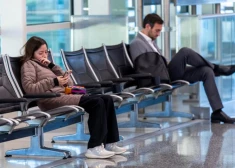 Kontrabandas balonu dēļ atkal pārtraukta satiksme Viļņas lidostā