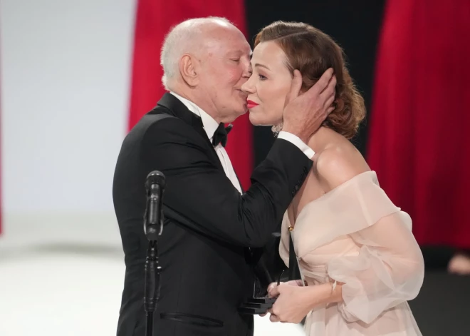 FOTO: Krāšņi aizvadīta "Spēlmaņu nakts" ceremonija. Par gada lielās formas izrādi atzīts iestudējums "Dzen savu arklu pār mirušo kauliem"