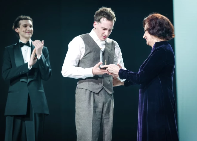 Dailes teātrī pasniegtas "Spēlmaņa nakts" balvas.