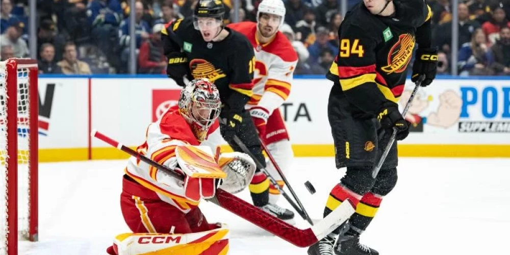 Bļugera pārstāvētā "Canucks" piedzīvo trešo zaudējumu pēc kārtas.