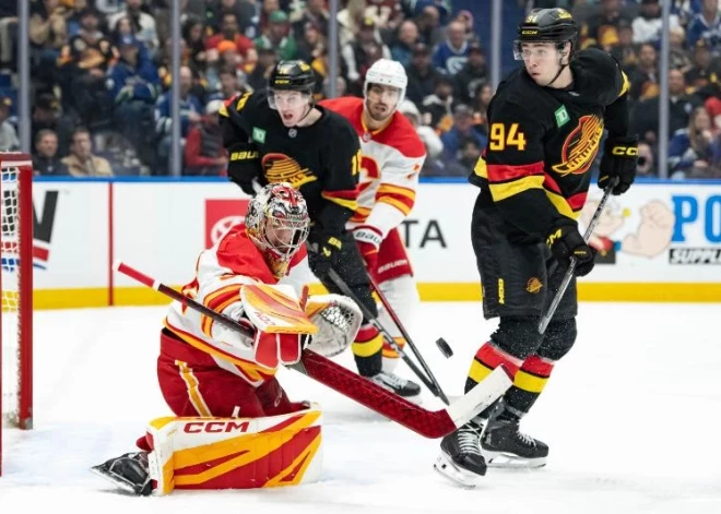 Bļugera pārstāvētā "Canucks" piedzīvo trešo zaudējumu pēc kārtas