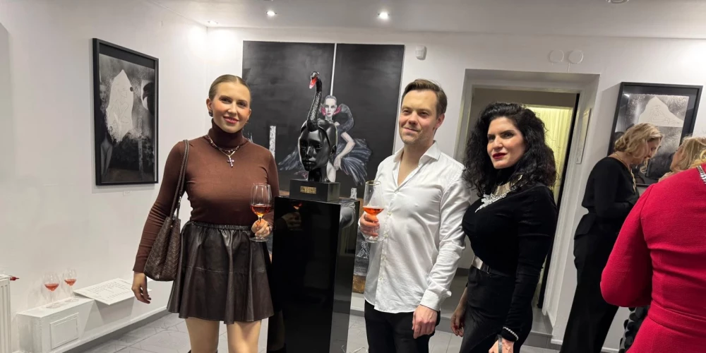 2025. gada novembrī mākslinieks Arvils Linde ar dzimšanas dienas svinībām atklāja izstādi "Putnu vārdošana, jeb bezvārdu sarunas".