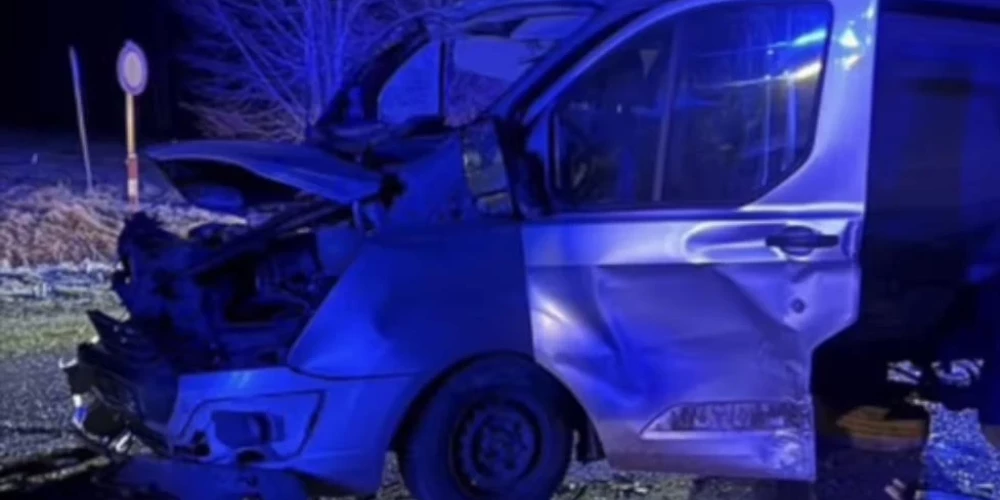 Vairāku automašīnu sadursmē bojā gājis bērns. 